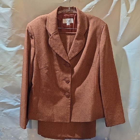 Le Suit Jackets & Blazers - Le Suit Brown Blazer and Skirt Set  12E
